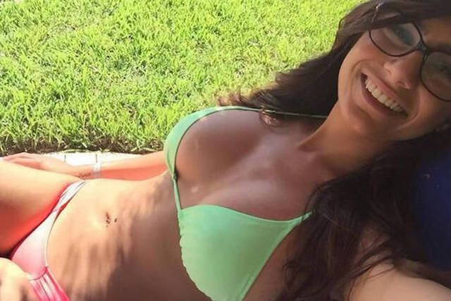 Girls In Glasses (21 pics)