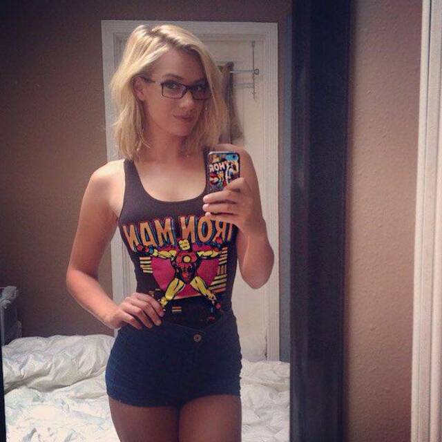Girls In Glasses (21 pics)