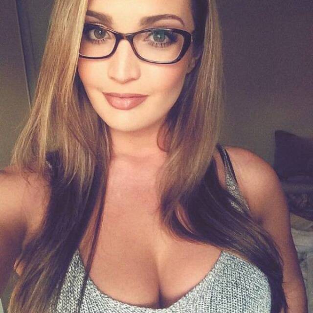 Girls In Glasses (21 pics)