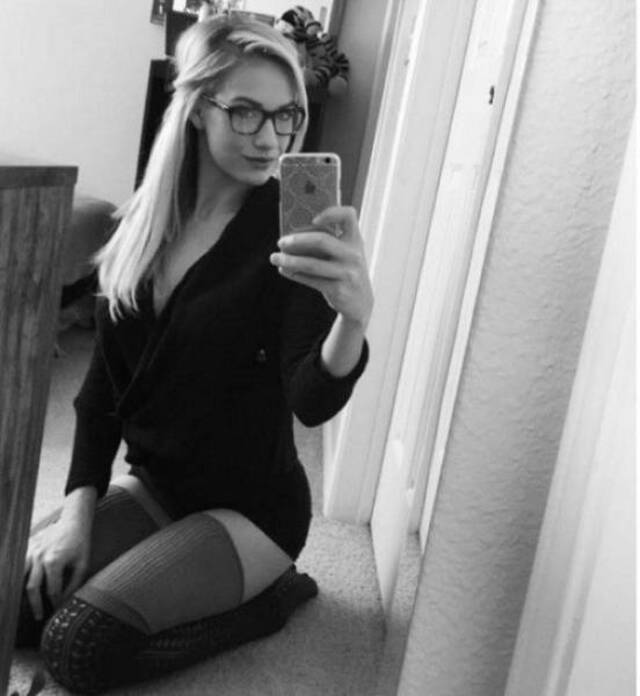 Girls In Glasses (21 pics)
