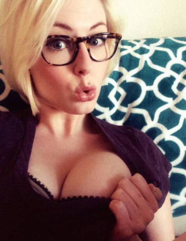 Girls In Glasses (21 pics)