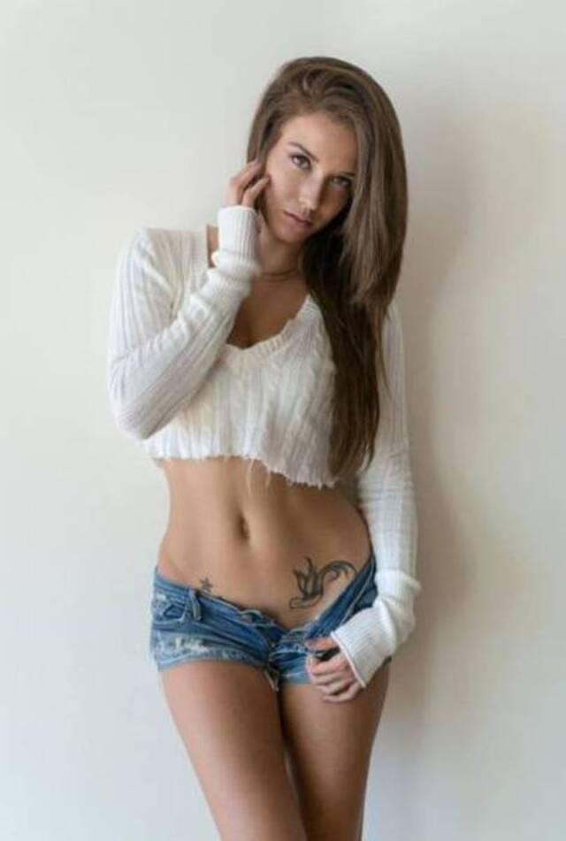 Tattooed Girls (21 pics)