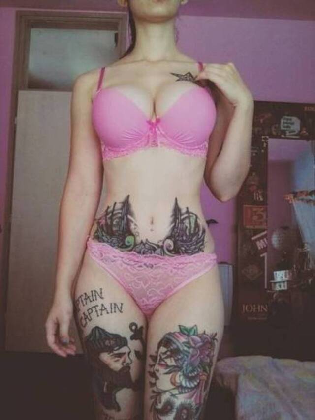 Tattooed Girls (21 pics)