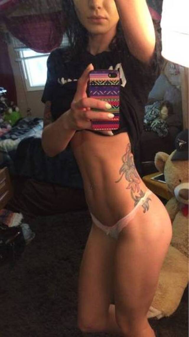 Tattooed Girls (21 pics)