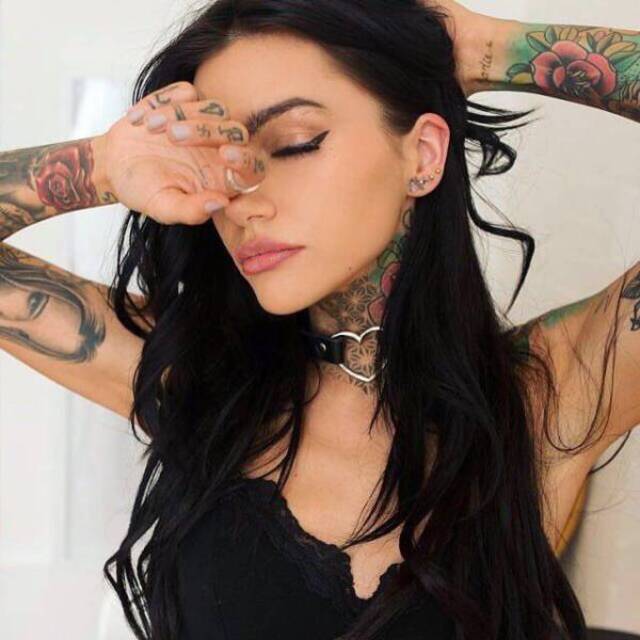 Tattooed Girls (21 pics)
