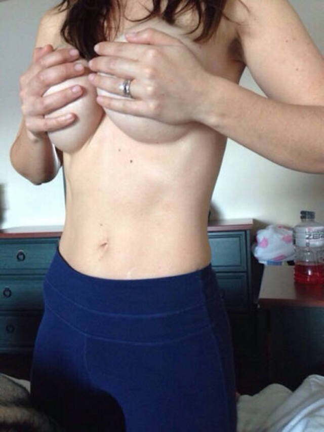 Braless Girls (21 pics)
