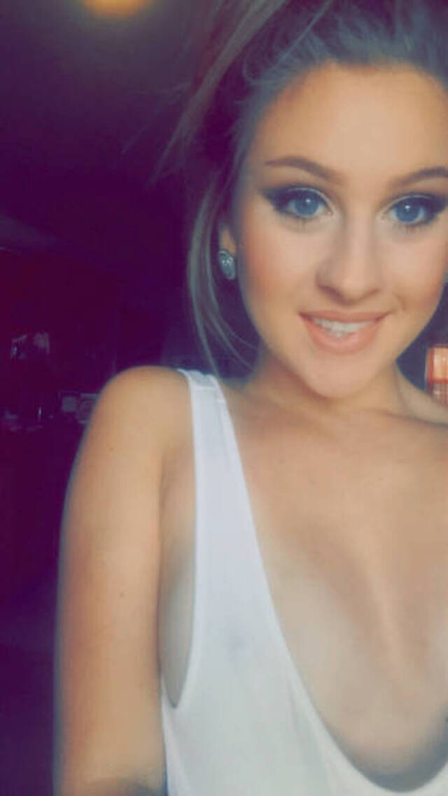 Braless Girls (21 pics)