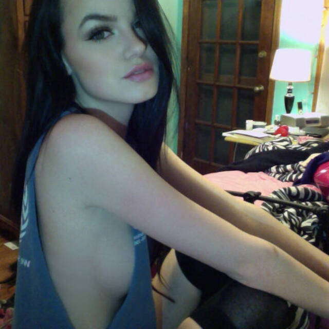 Braless Girls (21 pics)