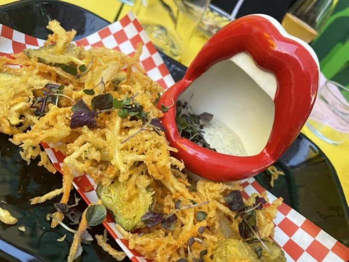 Crazy Food Serving (19 pics)