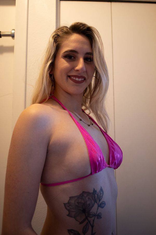 Bikini Girls (21 pics)