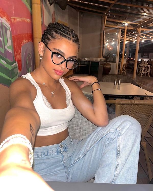 Girls In Glasses (21 pics) Girls In Glasses (21 pics)