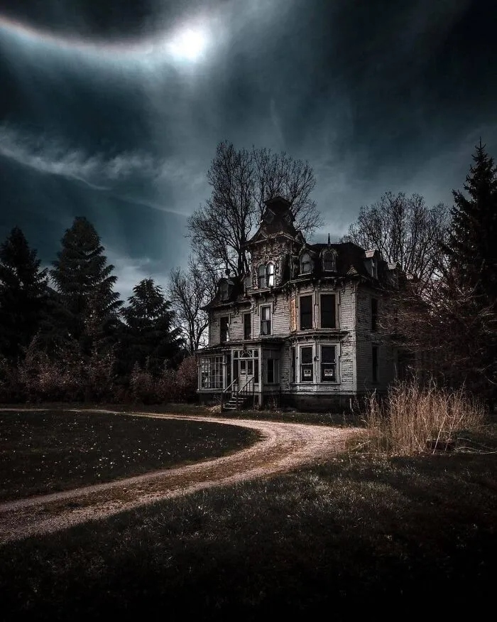 Atmospheric Abandoned Places (23 pics) Atmospheric Abandoned Places (23 pics)