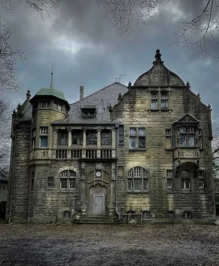 Atmospheric Abandoned Places (23 pics) Atmospheric Abandoned Places (23 pics)