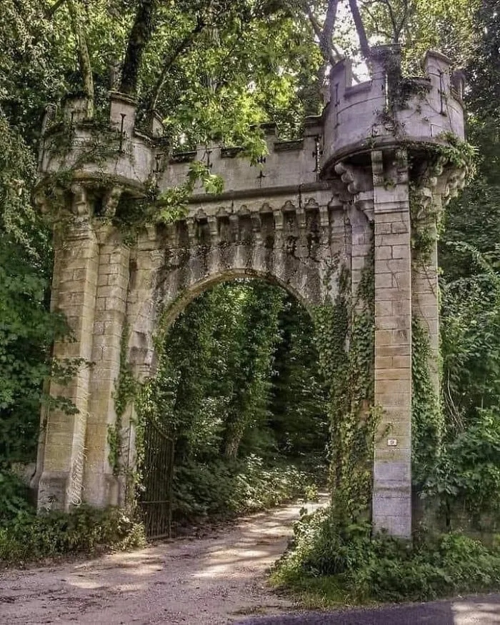 Atmospheric Abandoned Places (23 pics) Atmospheric Abandoned Places (23 pics)