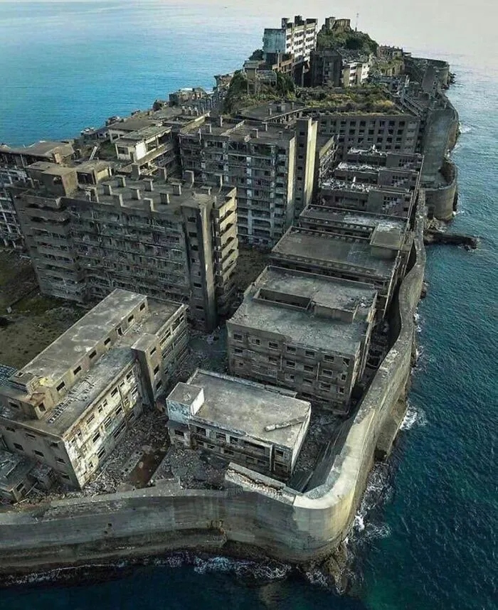 Creepy Photos (25 pics)