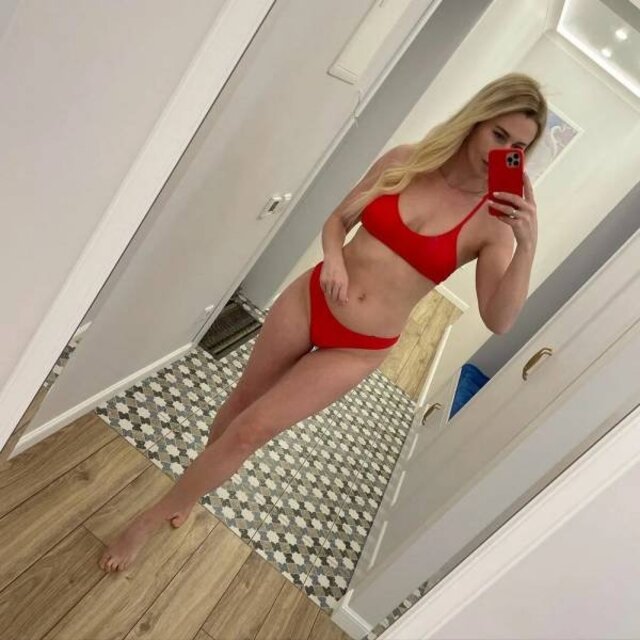 Selfie Girls (21 pics)