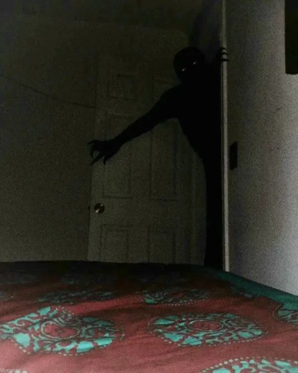 Creepy Photos (25 pics)