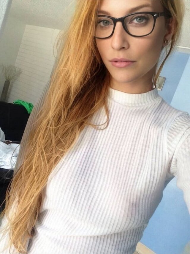 Braless Girls (21 pics)