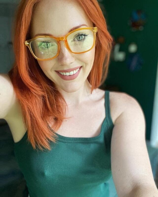 Girls In Glasses (21 pics)