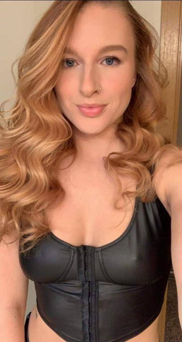 Braless Girls (21 pics)
