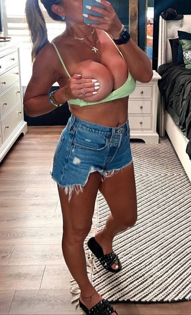 Girls With Handbras (21 pics) Girls With Handbras (21 pics)