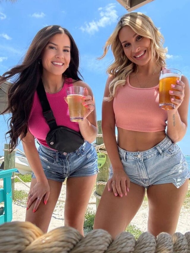 Girls In Tight Jeans (21 pics)