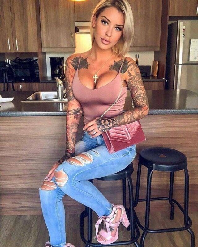 Girls In Tight Jeans (21 pics)