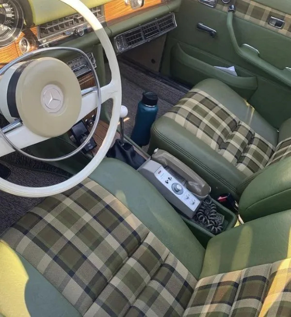 Amazing Car Interiors (23 pics) Amazing Car Interiors (23 pics)