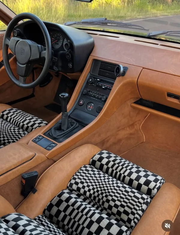 Amazing Car Interiors (23 pics) Amazing Car Interiors (23 pics)
