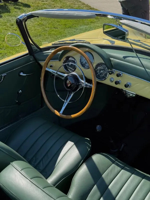 Amazing Car Interiors (23 pics) Amazing Car Interiors (23 pics)