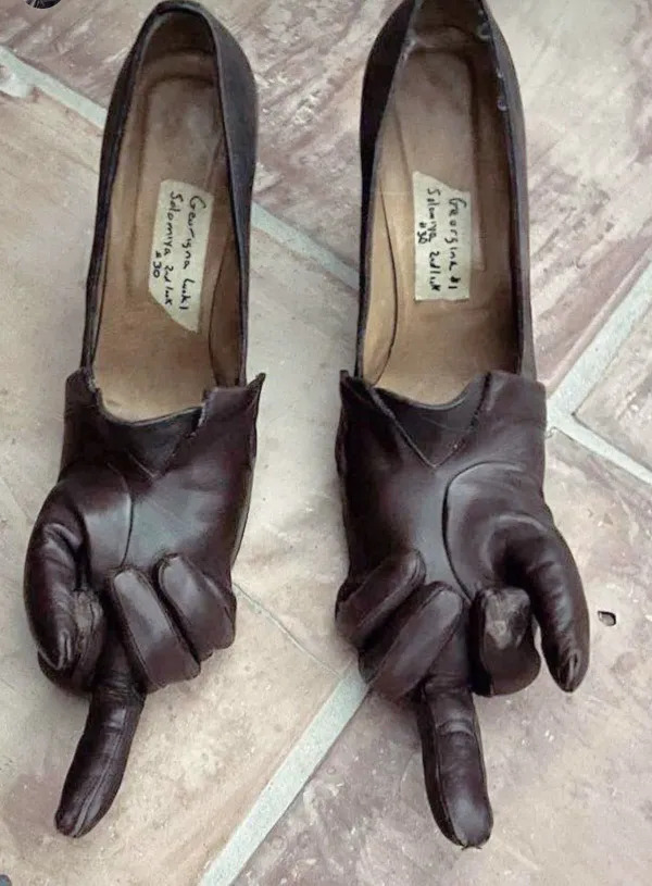 What Is Going On Here? (27 pics)