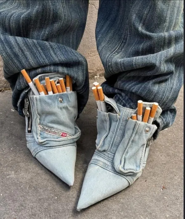 What Is Going On Here? (27 pics)