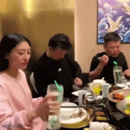 Acid GIFs, August 10 (25 gifs) Acid GIFs, August 10 (25 gifs)
