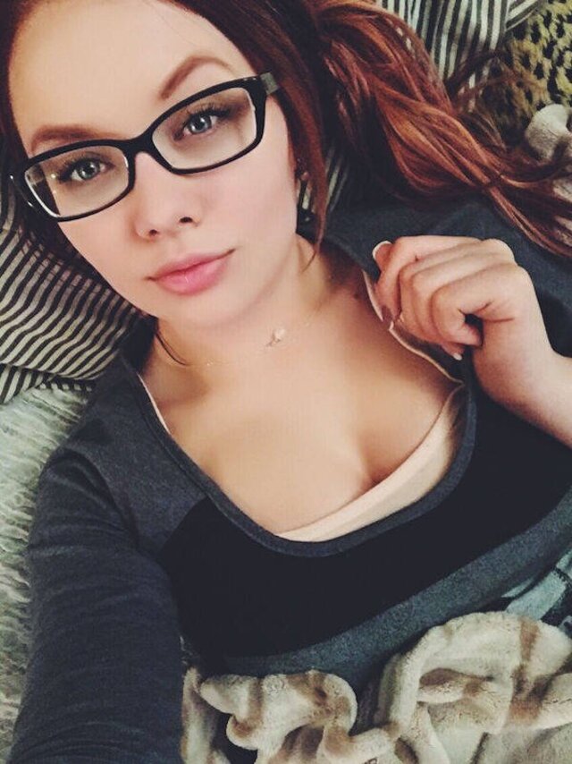 Busty Girls (21 pics) Busty Girls (21 pics)