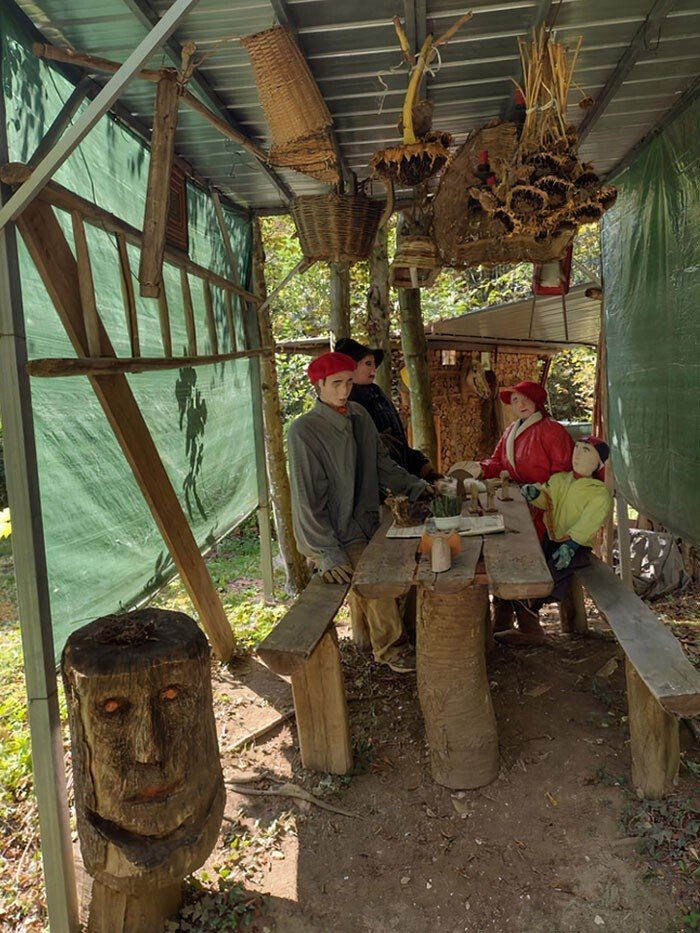 Unexpected Finds In The Woods (21 pics) Unexpected Finds In The Woods (21 pics)