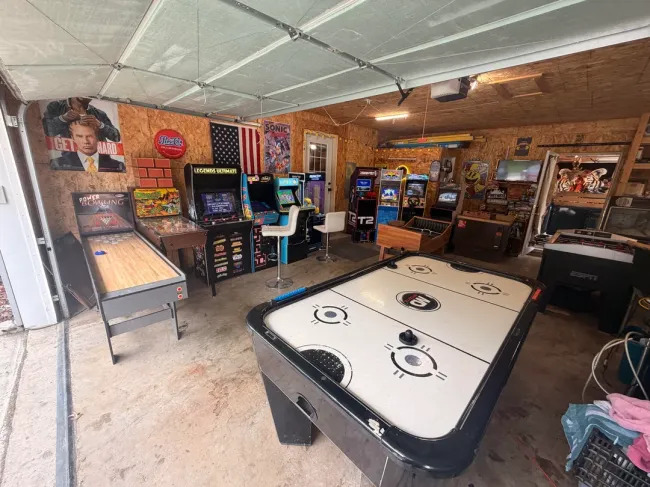 Cool Man Caves (19 pics) Cool Man Caves (19 pics)