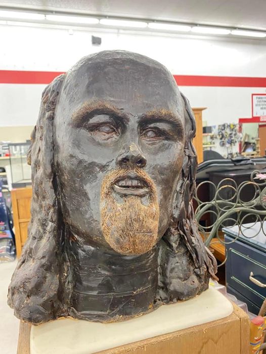 Strange Finds In Thrift Shops (15 pics)
