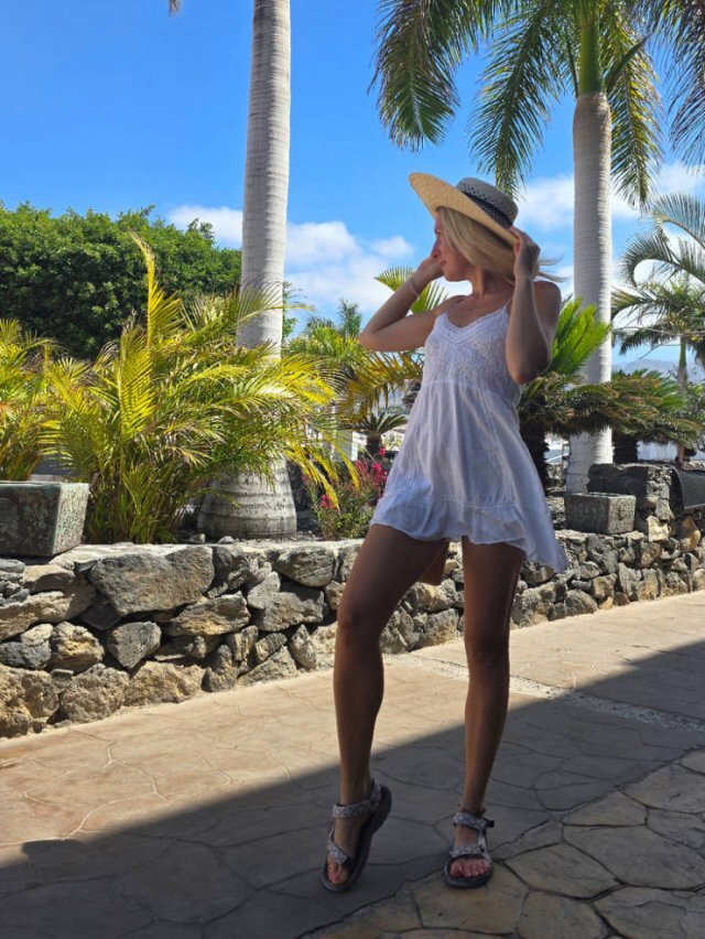 Girls In Sundresses (21 pics)