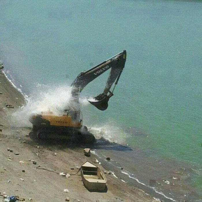 What Is Going On Here? (14 pics)