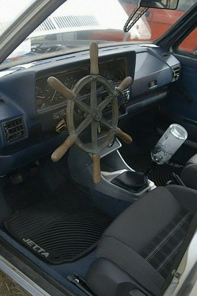 What Is Going On Here? (14 pics)