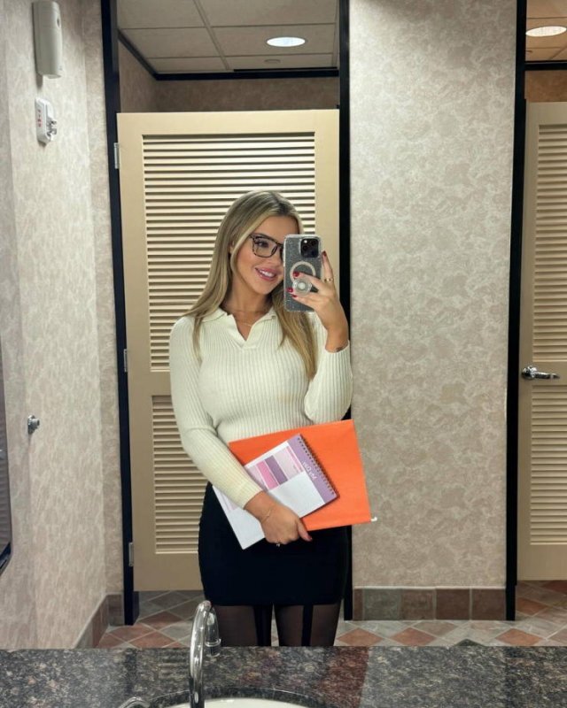Girls In Glasses (21 pics) Girls In Glasses (21 pics)