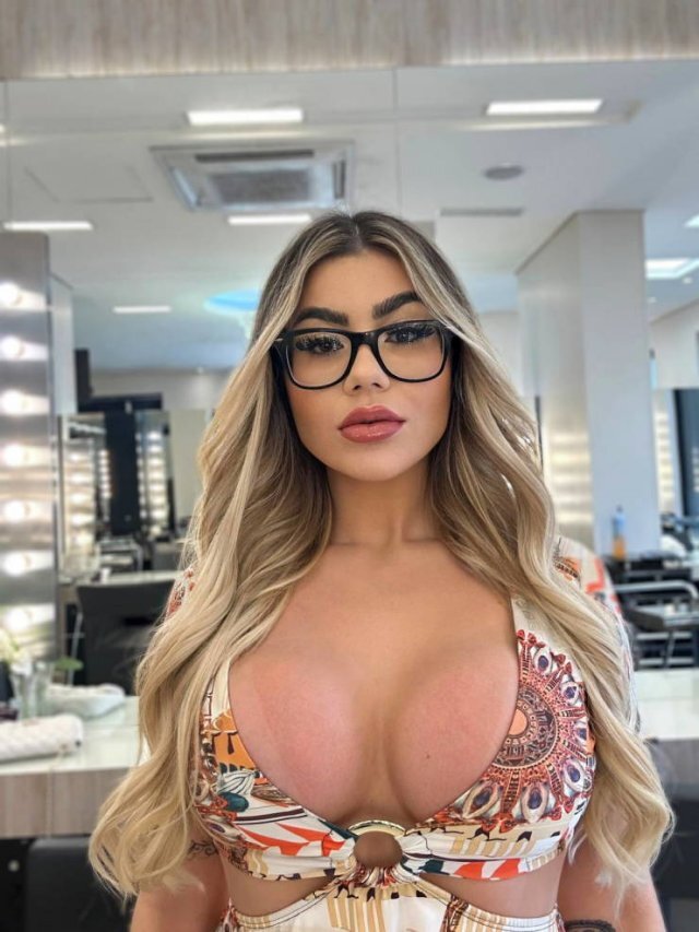 Girls In Glasses (21 pics) Girls In Glasses (21 pics)