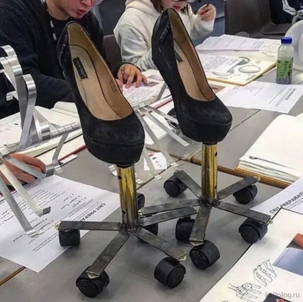 What Is Going On Here? (25 pics)