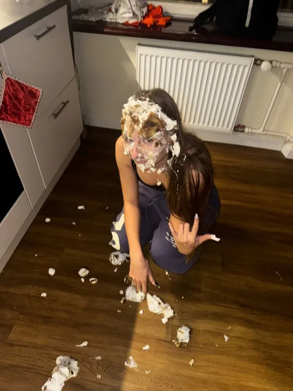 What Is Going On Here? (25 pics)