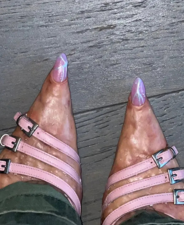 What Is Going On Here? (25 pics)