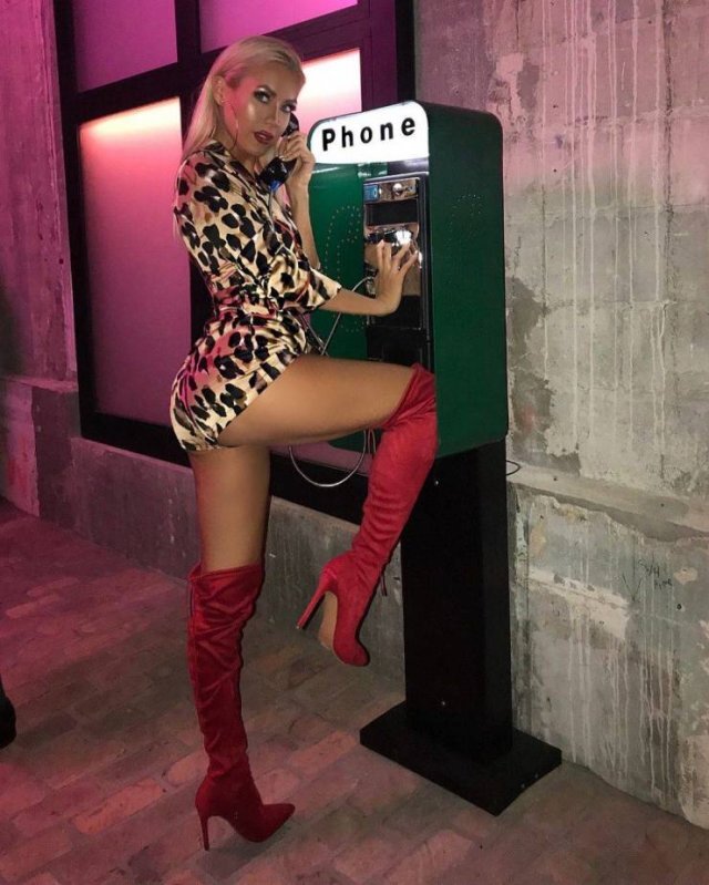Girls On High Heels (21 pics) Girls On High Heels (21 pics)