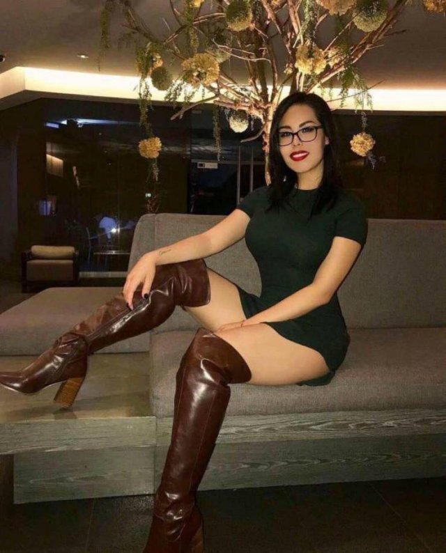 Girls On High Heels (21 pics) Girls On High Heels (21 pics)