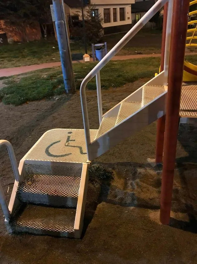 Failed Playgrounds (23 pics) Failed Playgrounds (23 pics)