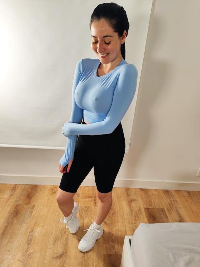 Braless Girls (21 pics)