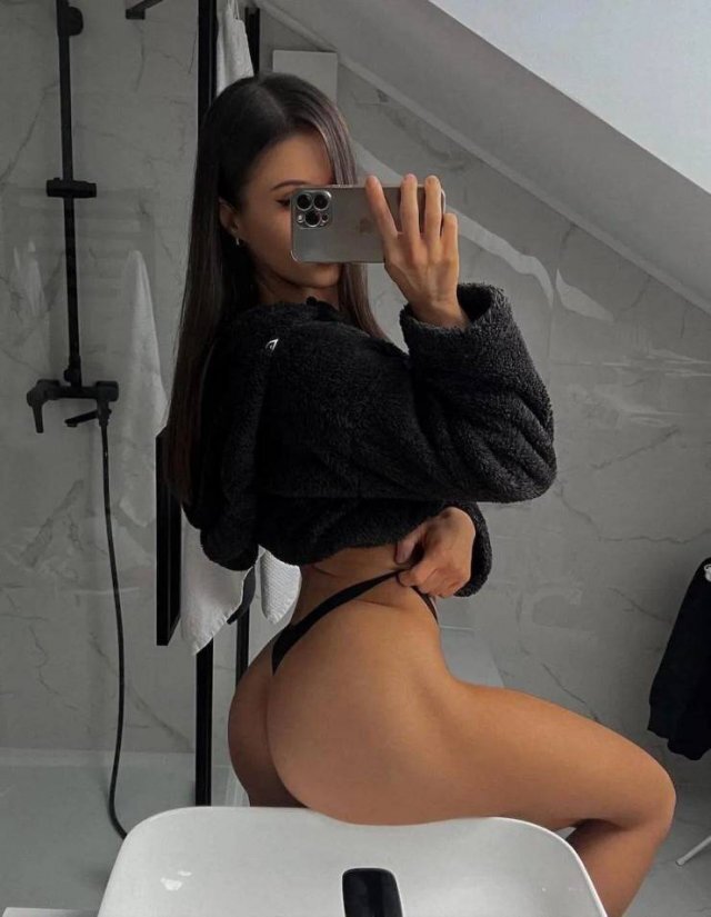 Rear View (21 pics)